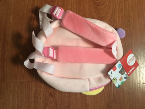 Balo  làm bằng vải nỉ nên rất mềm, có 2 ngăn rộng , quai đeo chắc chắn, có thể điều chỉnh độ dài, khoá kéo êm, không kẹt