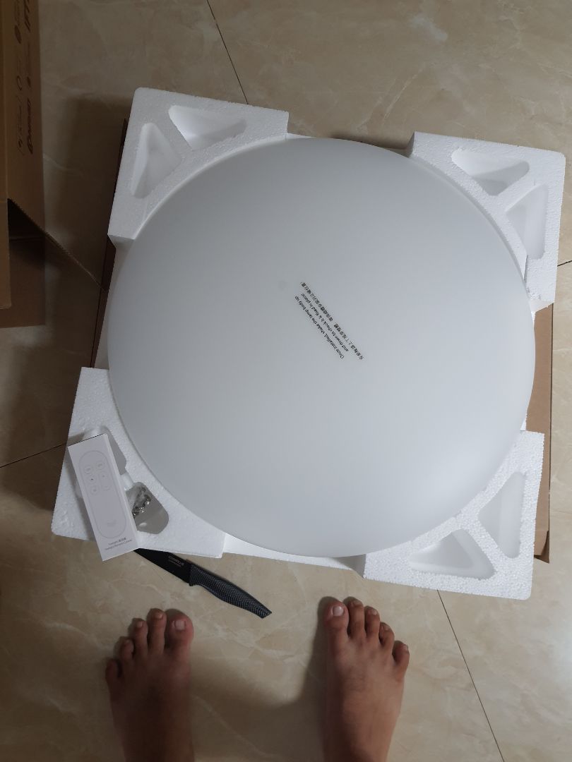 đèn nhiều chế độ màu rất đẹp, chỉnh trên app điện thoại thì nhiều màu hơn remote