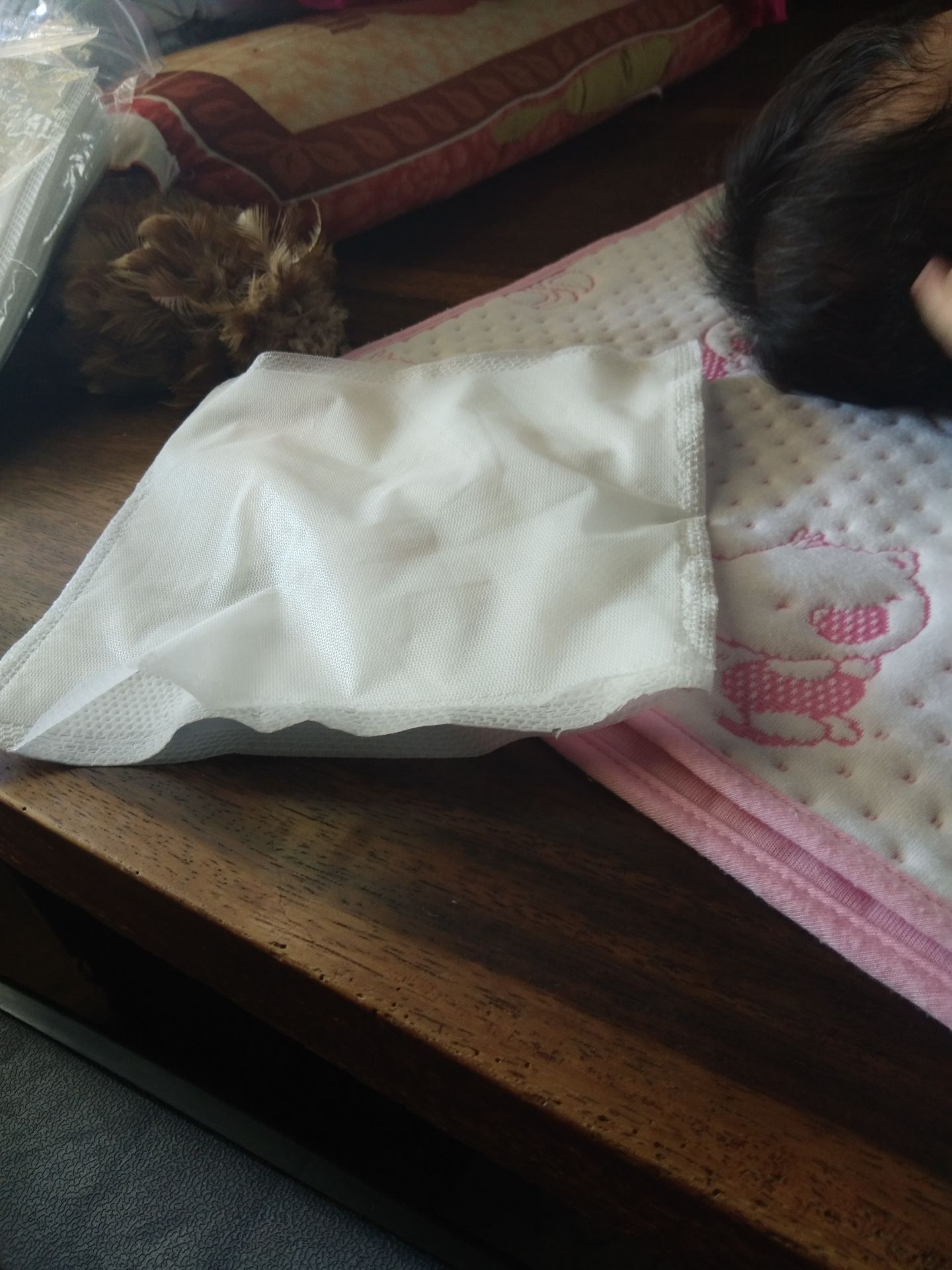 đường viền dập mỏng dễ bung khi quấn  tả, hoặc lót mông bồng bé lên