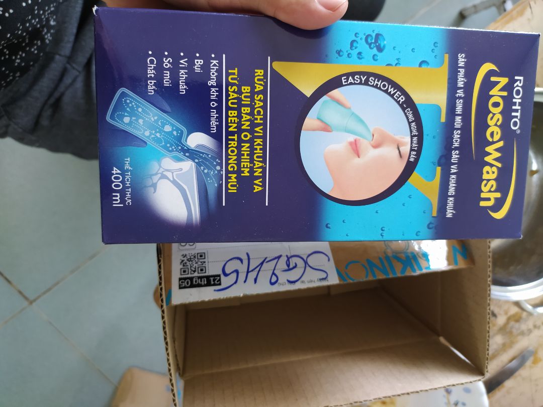 đánh giá vệ sinh tốt 
con mình hôm nọ do tắm hồ bơi tại nhà từ trưa đến chiều thế là đêm cảm nghẹt mũi không thở nổi gây cả đêm. mình có mua sẵn trước nên cho con sử dụng. 2 lần sáng và tối. ok, trong 3 ngày hết nghẹt mũi. bjo mình chỉ sử dụng 1 lần / ngày thôi. đây là gói hàng thứ 2. 
Giá hơi cao và sử dụng rất nhanh hết