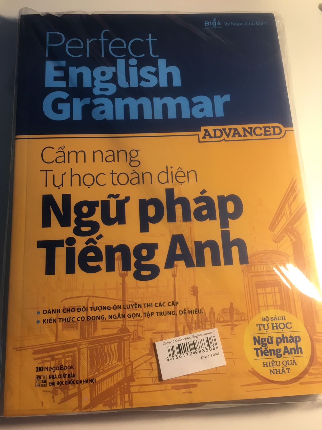 Tiki giao hàng siêu nhanh, mình mới đặt hôm qua mà hôm nay đã ship rồi. Xem qua nội dung sách thì thấy khá oke đối với đứa bắt đầu lại Tiếng Anh như mình