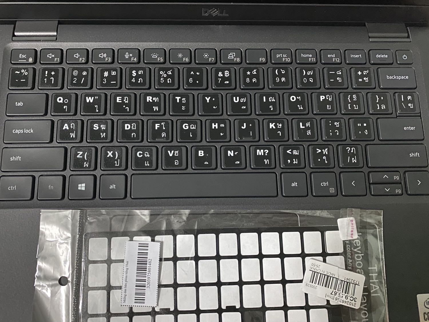 Mới dán lên laptop, nhìn rất đẹp & vừa vặn, nếu ko nhìn kỹ chắc ko biết là dán lên, nhưng sau thời gian sử dụng ko biết có bị phai như những loại lúc trước mình hay dùng ko Mới dán lên laptop, nhìn rất đẹp & vừa vặn, nếu ko nhìn kỹ chắc ko biết là dán lên, nhưng sau thời gian sử dụng ko biết có bị phai như những loại lúc trước mình hay dùng ko