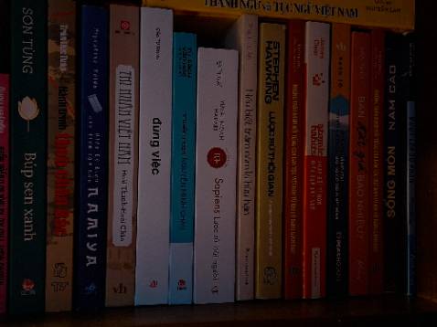 Sách đẹp, giao nhanh, nhanh hơn nhiều với sàn s lại rẻ hơn. Mua sách cứ mua ở tiki trading vừa rẻ lại giao nhanh. Nhưng sách hay bị df 🥲 dù cuốn này có bọc seal. Nhưng cuốn này đẹp, với gu mình là đứa tối giản mình rất thích. Mỗi tội màu trắng hay sợ dơ thôi. Rẻ hơn với so mua ở nhà sách. Cuốn này có gáy với đánh dấu trang rất tri thức :)) mong nội dung như kỳ vọng