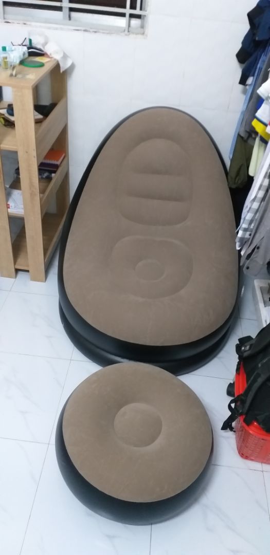 Đúng hàng, nằm rất êm, tưởng nhỏ ai dìa to đùn. Khá sành điệu, tuy nhiên có vẽ hk giữ đc hơi lâu khoảng vài giờ là mềm thấy rõ. Nói chung chịu khó bơm thì cũng ngon