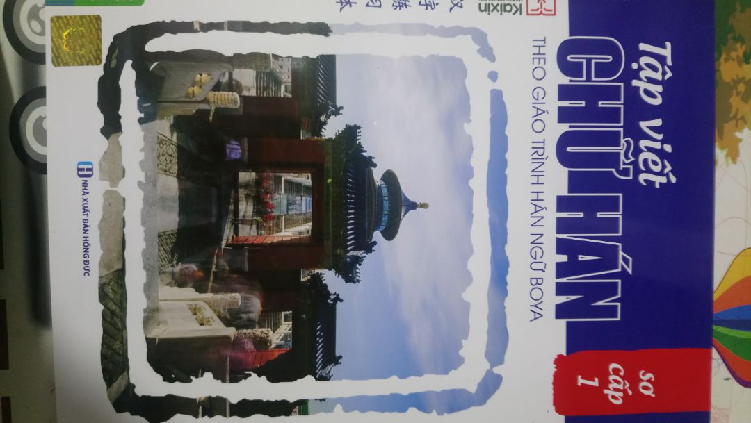 Sách mua về không bị rách và có 2 cuốn Boya+cuốn tập viết nữa thực sự rất tốt