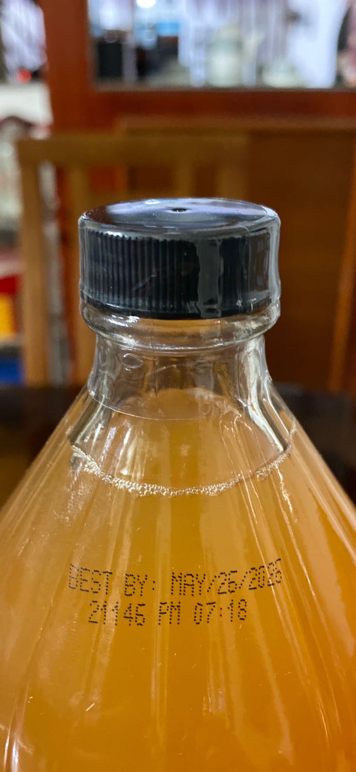 Niêm nhựa trên đầu chai ko có dấu của nhà sản xuất như hình chụp quảng cáo. Như vậy nhà cung cấp có thể cung cấp hàng ko đúng gốc, làm sao người mua biết được đâu thật đâu giả?