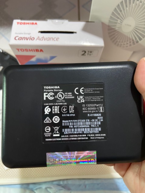 Cảm thấy an tâm hơn khi sử dụng hàng hoá sản xuất theo công nghệ Nhật Bản. Mức giá có thể chấp nhận được, chỉ cao hơn so với sản phẩm cùng tính năng do Đài Loan sản xuất một chút. Và lần này mình chọn Toshiba thay vì WD, Apacer hay Adatar.
Cảm ơn Shop đã gửi hàng có dán tem chất lượng cùng bảo hành và kèm theo quà tặng xinh xắn.
Sản phẩm nhỏ, gọn, màu đẹp và cầm rất chắc tay. Tốc độ sao chép dữ liệu nhanh, ổ cứng chạy mượt không phát ra âm thanh ồn ào.
Bên trên là nhận xét của cá nhân sau khi dùng thử sản phẩm. Cảm thấy an tâm hơn khi sử dụng hàng hoá sản xuất theo công nghệ Nhật Bản. Mức giá có thể chấp nhận được, chỉ cao hơn so với sản phẩm cùng tính năng do Đài Loan sản xuất một chút. Và lần này mình chọn Toshiba thay vì WD, Apacer hay Adatar.
Cảm ơn Shop đã gửi hàng có dán tem chất lượng cùng bảo hành và kèm theo quà tặng xinh xắn.
Sản phẩm nhỏ, gọn, màu đẹp và cầm rất chắc tay. Tốc độ sao chép dữ liệu nhanh, ổ cứng chạy mượt không phát ra âm thanh ồn ào.
Bên trên là nhận xét của cá nhân sau khi dùng thử sản phẩm.