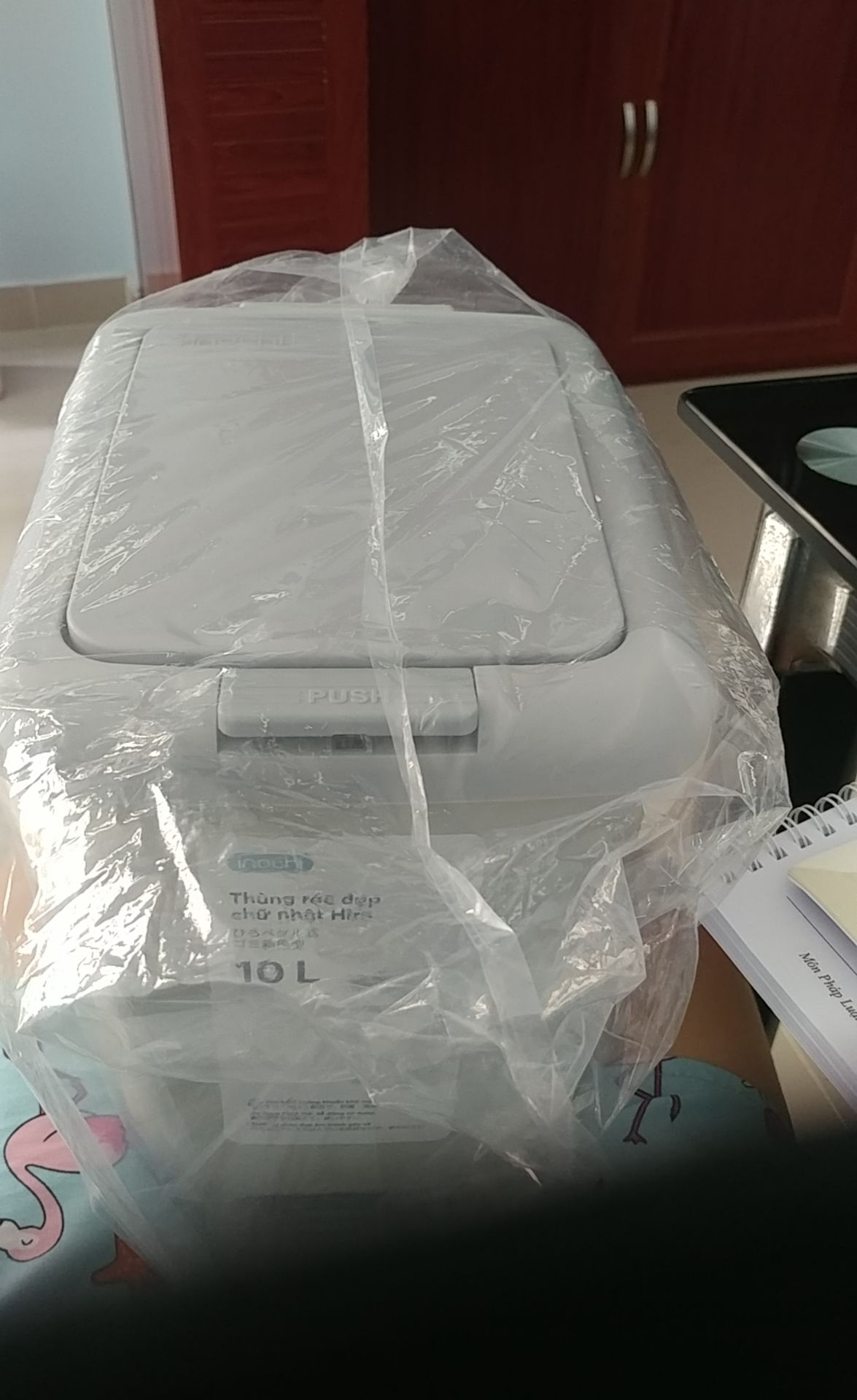 Quá thất vọng, shop làm ăn mất uy tín. Mình đặt hàng lần đầu màu xanh đậm, giao màu trắng ghi. Gọi Tiki đổi hàng, hàng thu hồi, giao cái khác vẫn màu trắng ghi. Quá tệ!