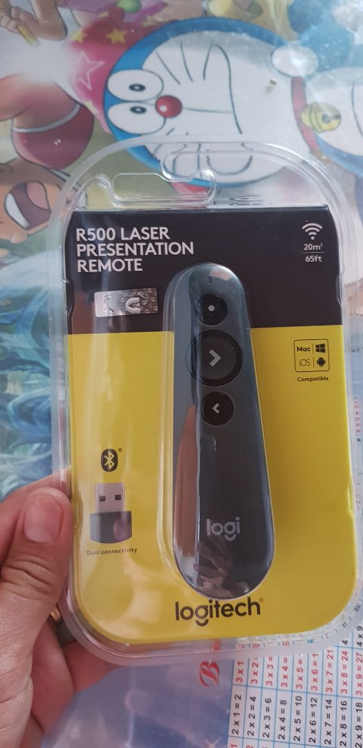 sản phẩm chính hãng có tem của Digiworld. Thiết kế gọn, chất liệu nhựa nhám cầm đầm tay, chắc chắn, thao tác nhanh, mượt hầu như ko có độ trễ. điểm trừ duy nhất là đèn laser cho điểm chỉ nhỏ, nhìn xa ko rõ ràng lắm. Tiki đóng gói cẩn thận, giao hàng nhanh.