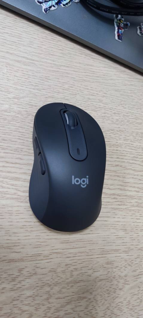 Mình từng dùng qua M590, M545... và một số chuột silent khác của logitech, tuy nhiên lần này nhận hàng M650 rất khó hiểu khi click chuột trái vẫn có tiếng kêu click, chuột phải thì êm hơn nhiều ? Không biết có ai khác bị không.

Thật sự hụt hẫng và rất khó chịu với vấn đề kiểu này