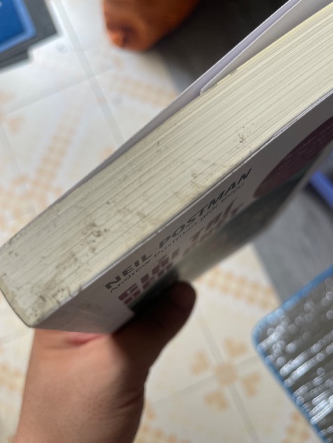 Nhận sách bị dơ, viết phản hồi không hài lòng.
Tiki gọi lại hỏi thăm và đổi cuốn mới cho mình liền luôn. Tuyệt vời!.