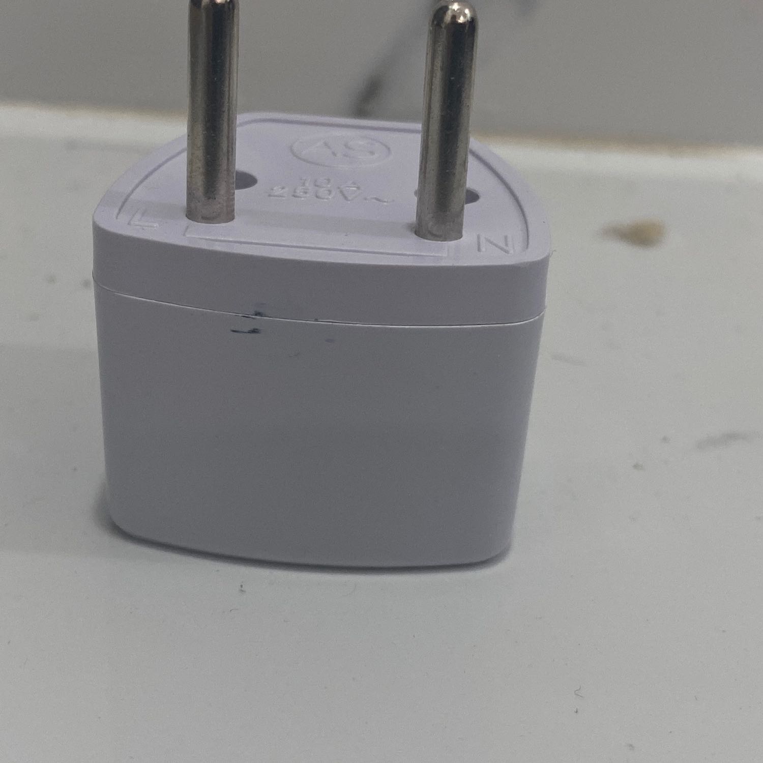 Giao hàng nhanh, đóng gói cẩn thận. Hang có vẻ đã bị bóc tem và hơi bị hở nhứng vẫn sư dụng tốt ok k có vân đề về hiện tượng nóng khi sạc ok tạm ổn