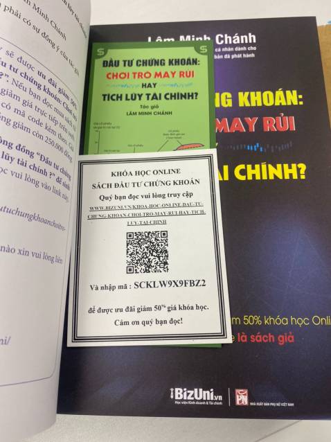 Tiki giao hàng siêu nhanh dù mình để giao hàng tiêu chuẩn mà nhận ngay trong ngày luôn ạ! Sách được bọc cẩn thận cả hộp, mở sách ra còn bị bóng giúp sách còn mới!
Sách còn được tặng kèm mã code giảm 50% khóa học nữa! 
Nội dung mình chưa đọc hết nhưng cách trình bày đẹp mắt - dễ nhìn. 
Trước đây mình đã đọc sách "Tài chính cá nhân dành cho người Việt Nam" của tác giả Lâm Minh Chánh nên tin rằng cuốn sách này sẽ dễ đọc và có nhiều giá trị. 

Cám ơn Tiki, cảm ơn tác giả về cuốn sách này.