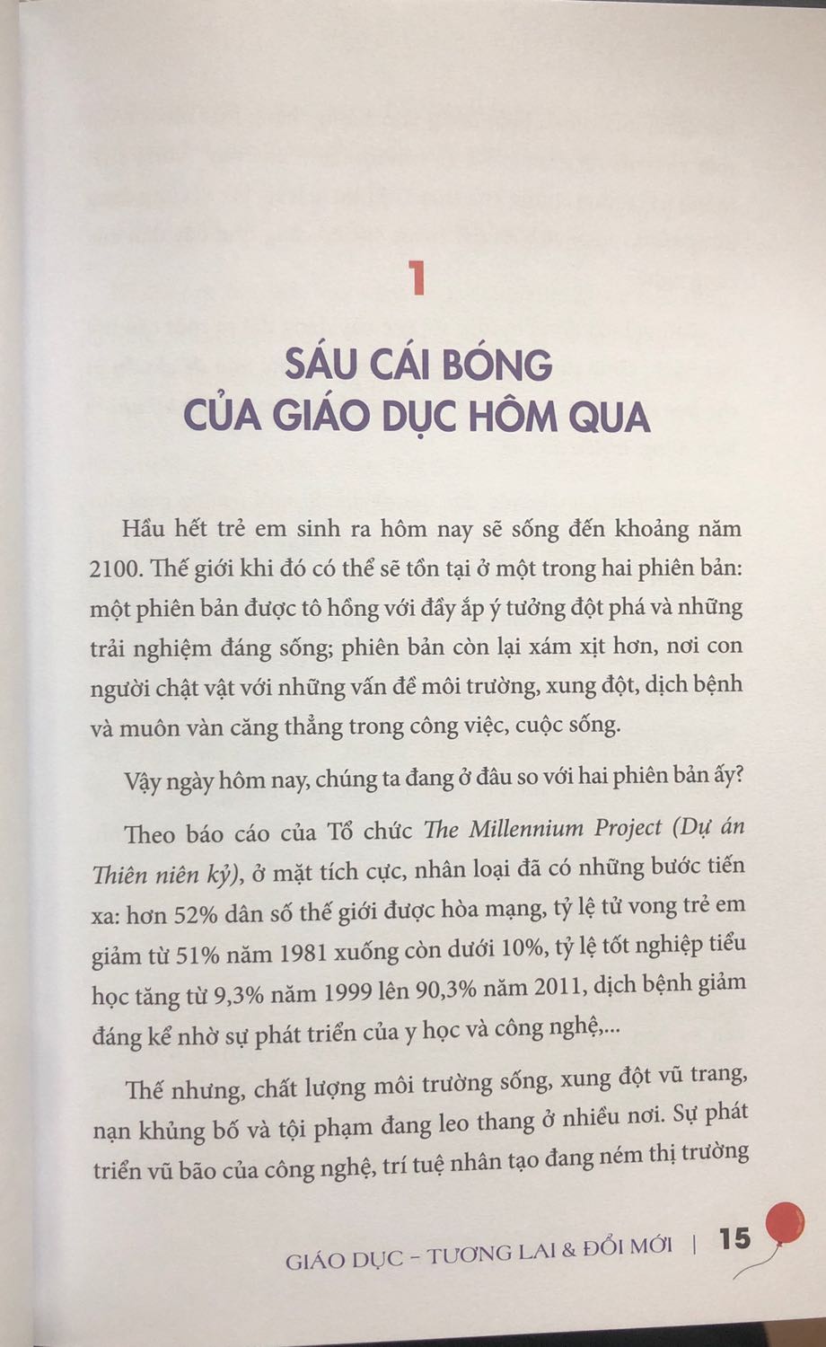 Văn phòng của tác giả rất gần gũi, góp phần khiến cho những tư tưởng có phần học thuật trở nên dễ chịu hơn. Một số chỗ cũng có vẻ hơi khó áp dụng, ví dụ như tư tưởng giáo dục theo định hướng toàn cầu hoá, nhưng hy vọng tương lai sẽ thay đổi được. Rất thích những điều được vạch ra trong “những cái bóng mờ đang che phủ giáo dục”. Tóm lại đây là một quyển sách đáng đọc nhé mọi người.