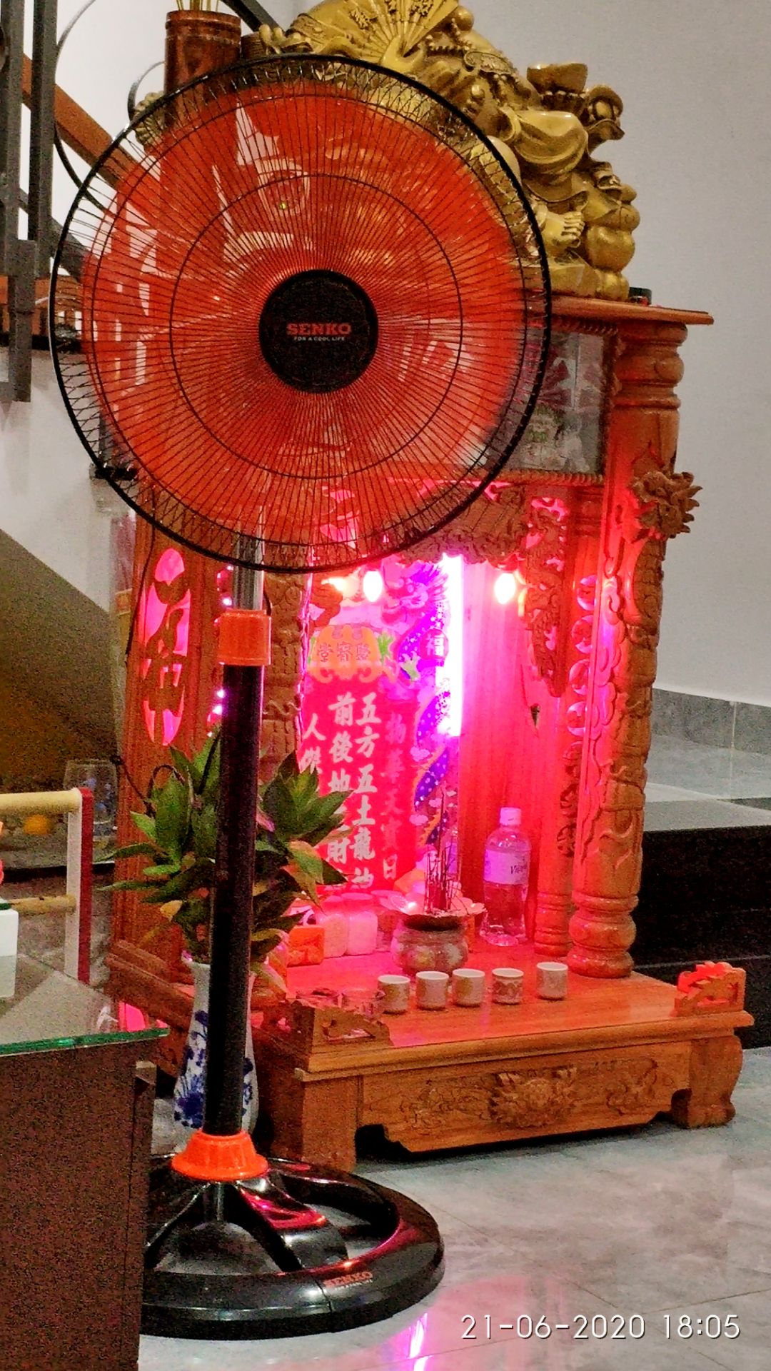 Tiki giao hàng nhanh.
Sản phẩm có màu sắc đẹp, hài hòa, dễ lắp đặt, hiệu năng tốt, công suất lớn 65W. Gió mát 3 level, không ồn, độ bền cực cao do mình đã dùng Model này trước giờ.