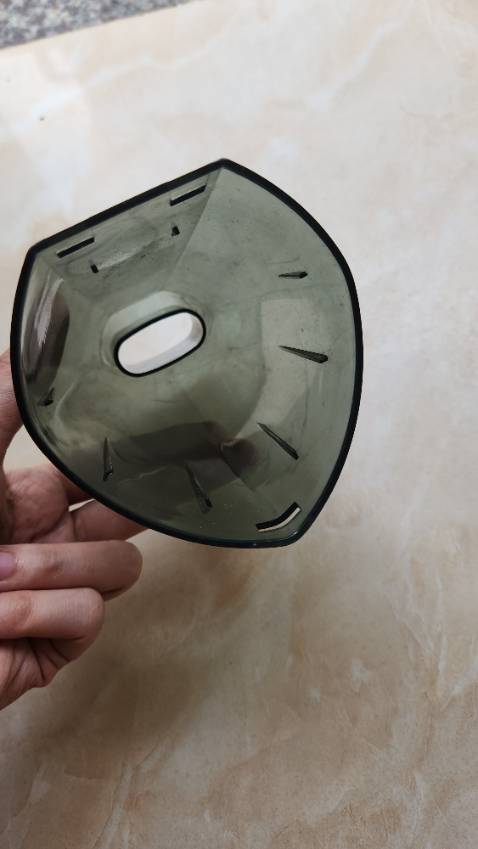 Máy ok, đúng như mô tả, dùng ổn.
Có điều máy của mình khi dùng k may làm vỡ phần vỏ, có liên hệ lại shop để mua phụ kiện thay thế, mình hỏi hàng mới shop gửi mình hàng đã qua sd. Mình có liên hệ lại thì k thấy giải quyết. Dịch vụ sau bán hàng không tốt. Mình thật suqj thất vọng.