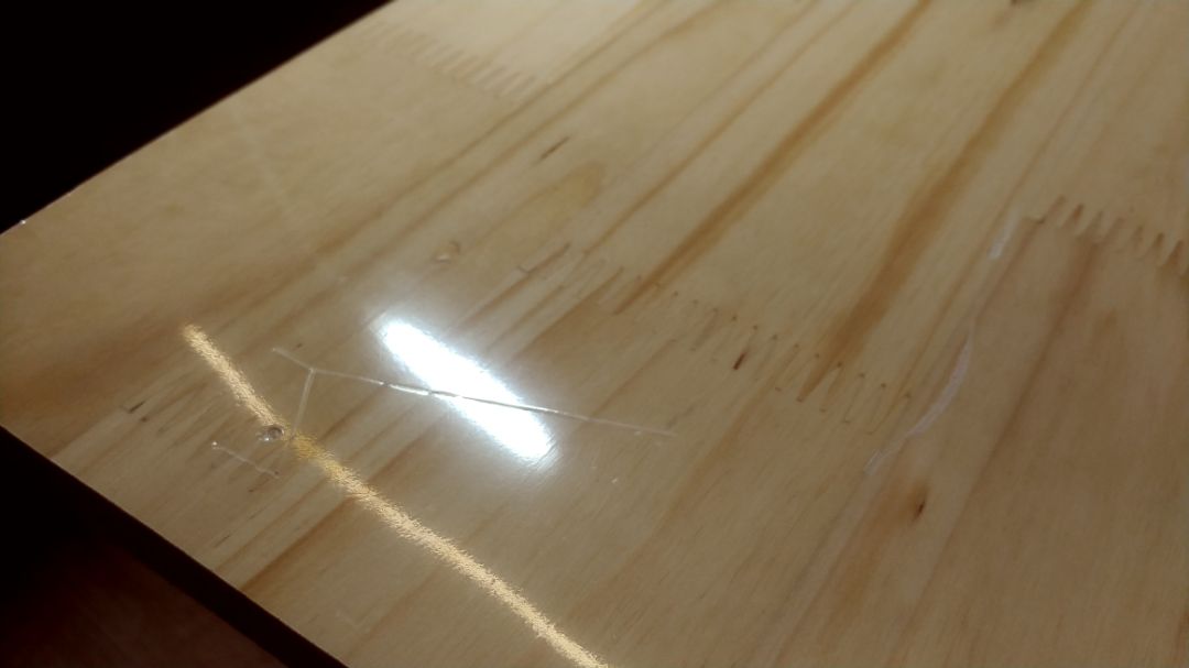 cho 5 sao để nổi đánh giá thôi. chất lượng thật sự chỉ đáng 1 sao. mặt bàn xước, cạnh bàn gia công chất lượng kém chân bàn là gỗ quá đểu, mỏng mang, lỏng lẻo. tỳ mạnh lên bàn khả năng sập. cái bàn này mà không bán online chắc chẳng bán được cho ai. Trước giờ TiKi toàn hàng chất lượng, nhưng giờ giống shopp rồi. KH phản ánh cũng chán. mìnhmua Tiki từ 2018, rất nhiều. mới đổi qua số tài khoản này thôi. trước tốt. giờ chăm sóc khách hàng kém.