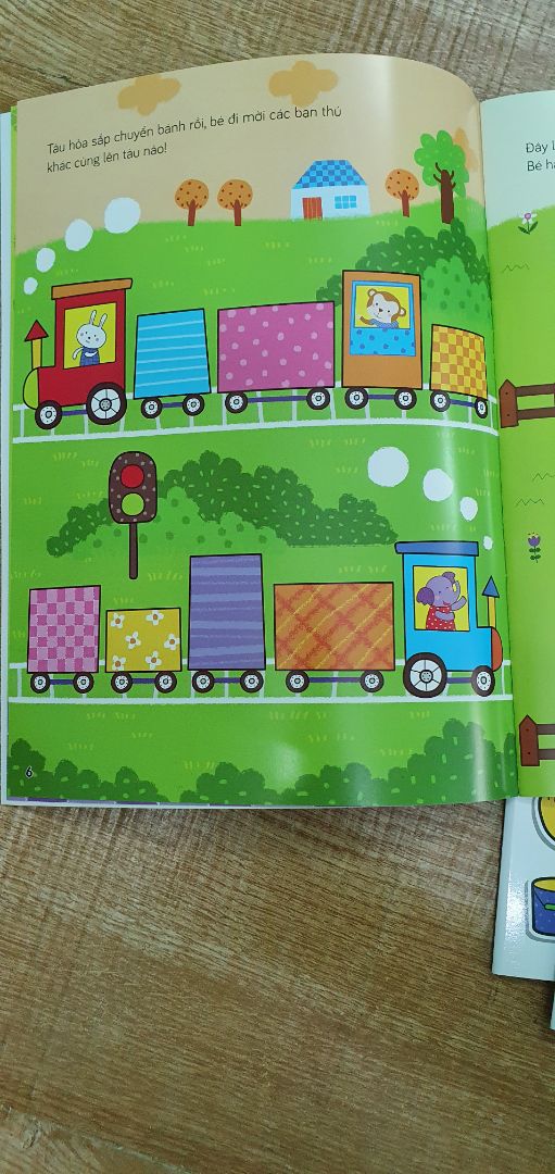 sách có nhiều chủ đề, phụ huynh có thể hướng dẫn trẻ vừa học vừa chơi, hình ảnh  rõ nét, màu sắc đẹp