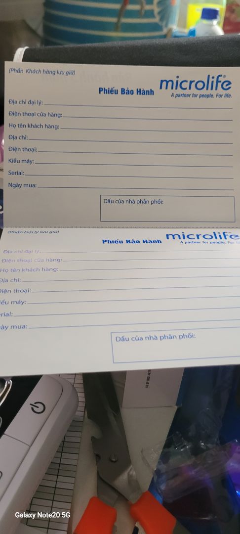 máy ok,phiếu bảo hành không có dấu nhà phân phối