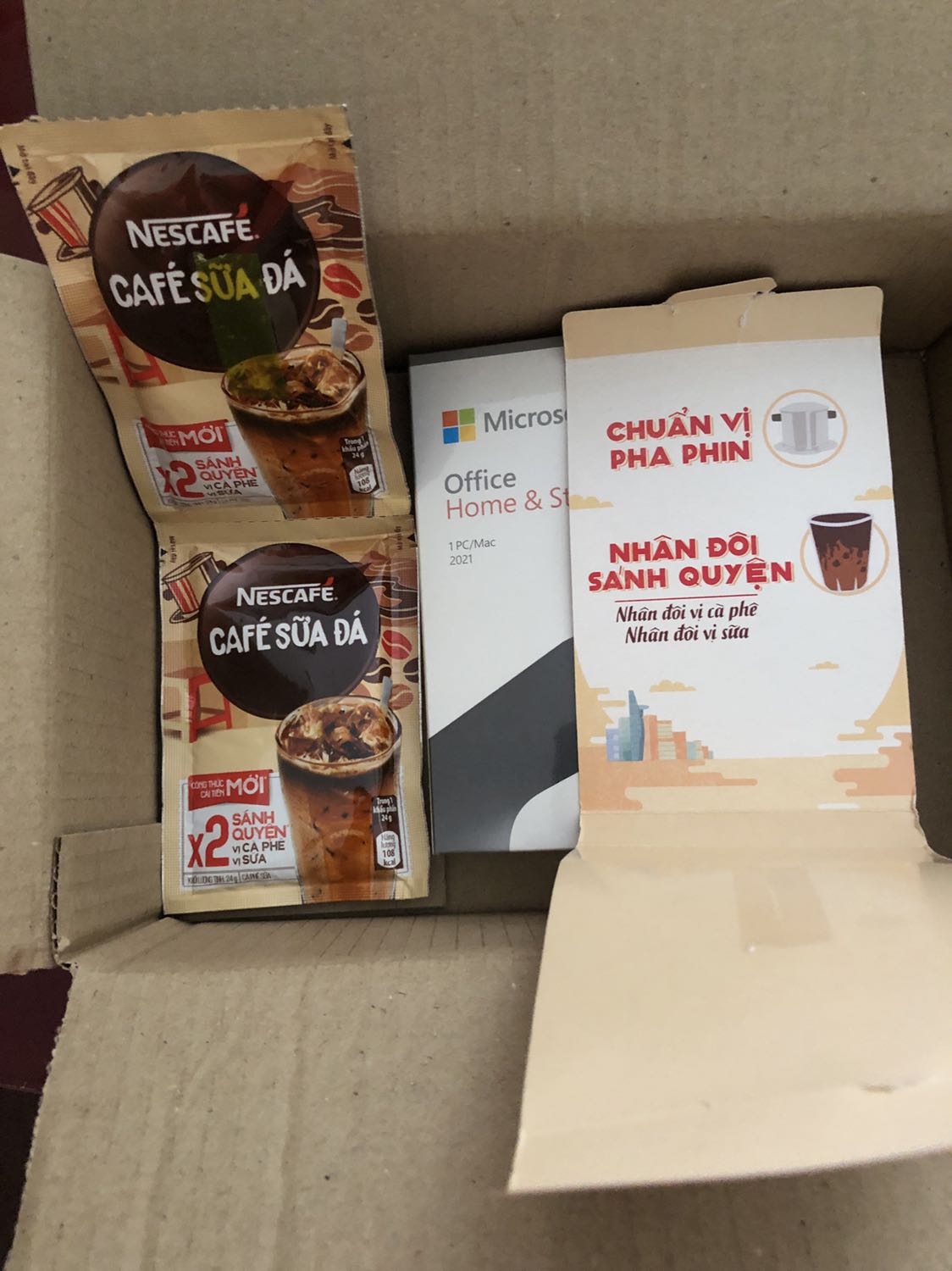 Tiki giao đúng sản phẩm. Có điều quà tặng quảng cáo là giá trị 50k là 2 gói cafe sữa Nestle như này thì điêu quá.