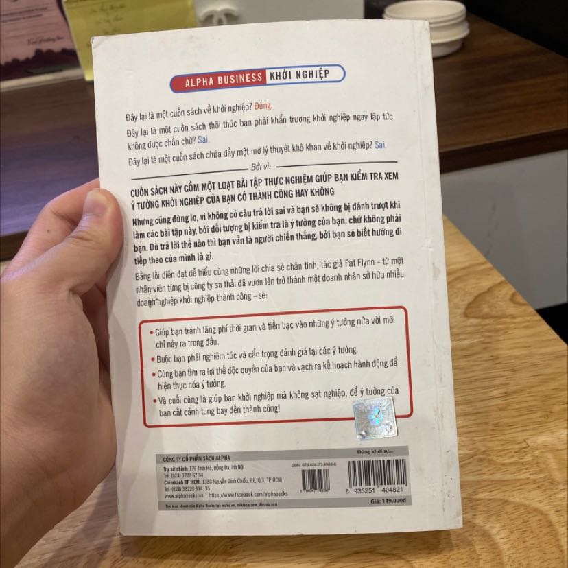 Tuy là bìa sách hơi bẩn chút xíu. Nhưng nhìn chung là hài lòng