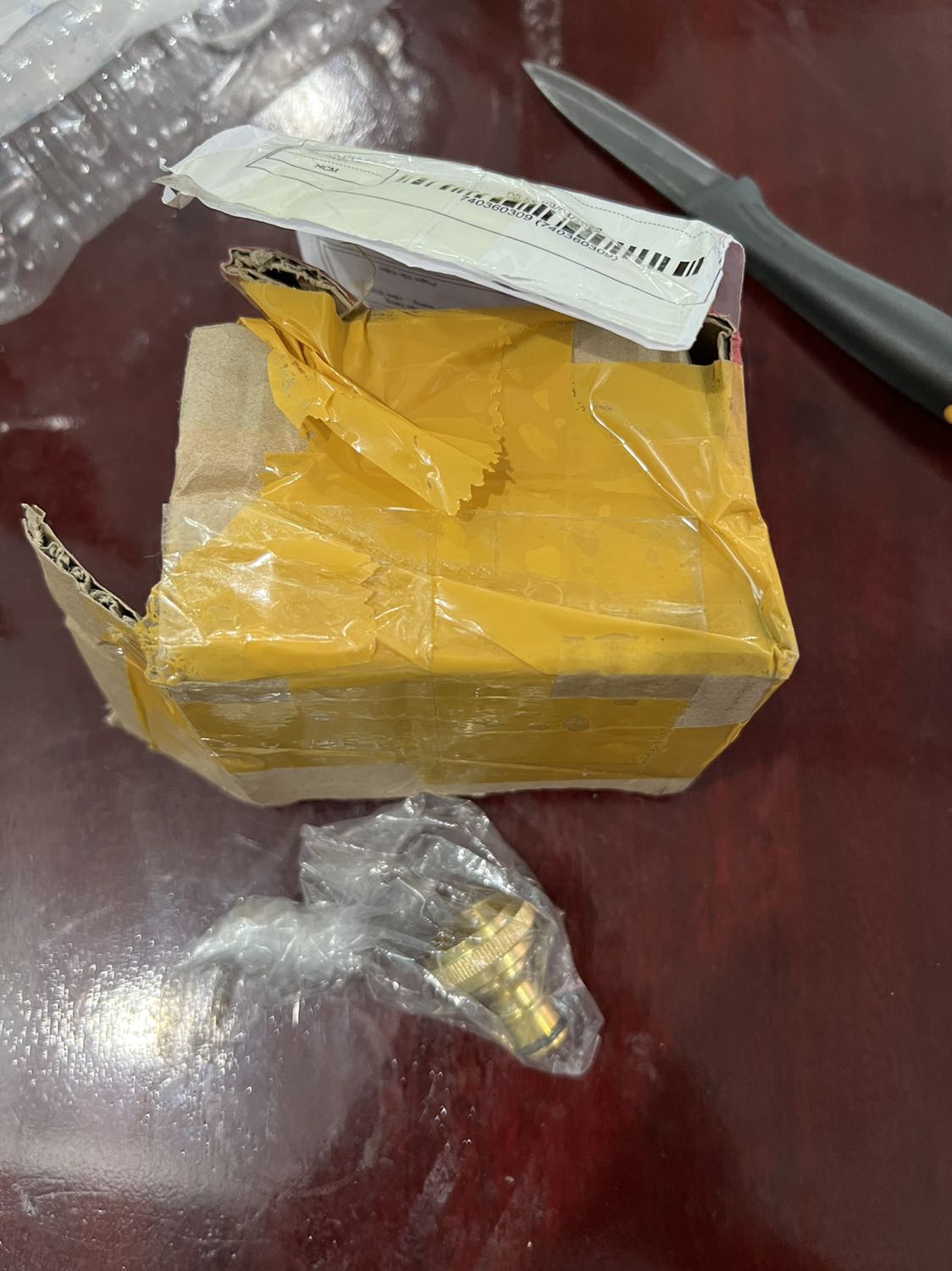 Mua 1 bộ mà giao 1 cái đầu đực đây còn đầu cái đâu? treo đầu dê bán thịt ***, tránh xa cái shop này nha bà con