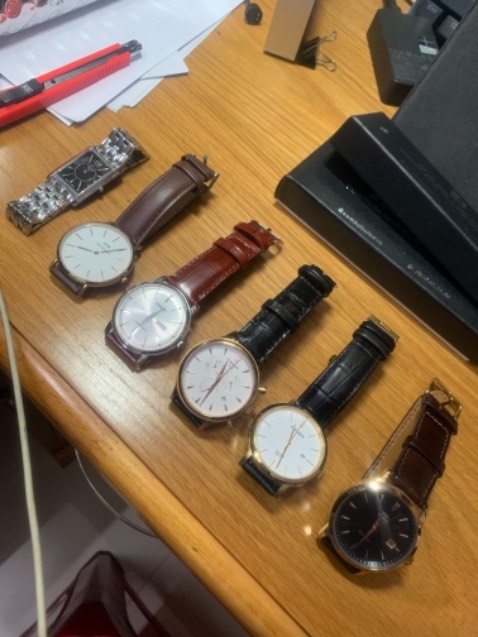 Dây đẹp, mềm nha các bác. Đeo rất thoải mái ngay từ lần đầu, ko giống như mấy dây simili đeo cả tháng vẫn còn cứng, ko vô khuôn.
Mình mua 4 cái luôn. 😅😅 Dây đẹp, mềm nha các bác. Đeo rất thoải mái ngay từ lần đầu, ko giống như mấy dây simili đeo cả tháng vẫn còn cứng, ko vô khuôn.
Mình mua 4 cái luôn. 😅😅