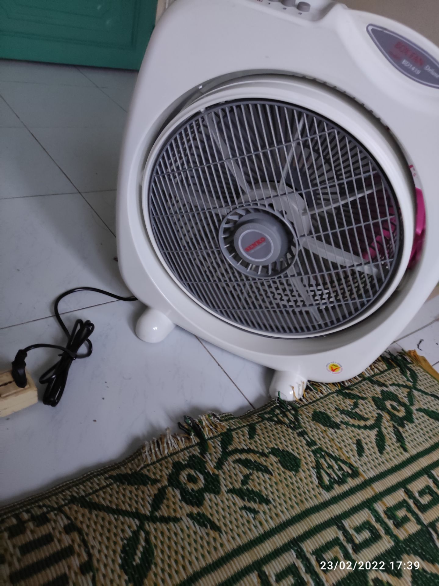 nên mua loại 4m trở xuống, thang này lên cao càng yếu, rung, lắc, không chắc chắn nên không có cảm giác an toàn, leo lanh quanh 2m 3m còn như vậy full 5m1 chắc teo tờ rym