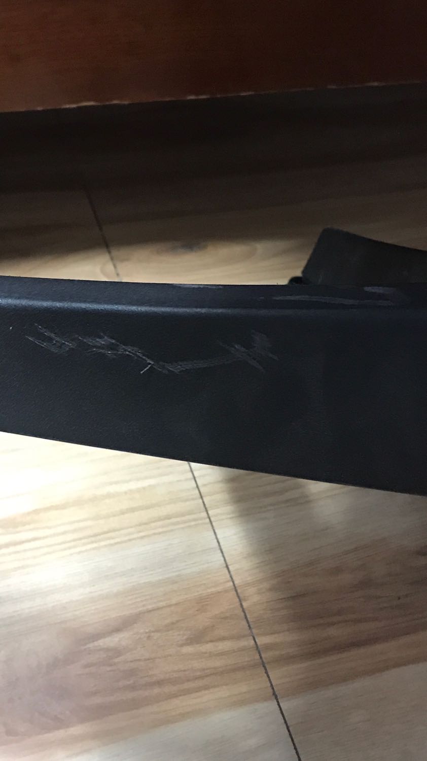 Giao hàng nhanh, CSKH tốt. Nói chung về điểm đó thì mình ưng.
Nhưng mà mình lại nhận được đồ xước, nhìn như ghế trưng bày vậy. Tuy không ảnh hưởng gì nhưng rất khó chịu. Thêm là chả có một tờ HDSD hay lắp ghép gì, dù cho anh CSKH có gọi và nói nếu không lắp không được thì gọi anh và anh sẽ gửi clip, nhưng cái này vẫn rất thiếu sót.