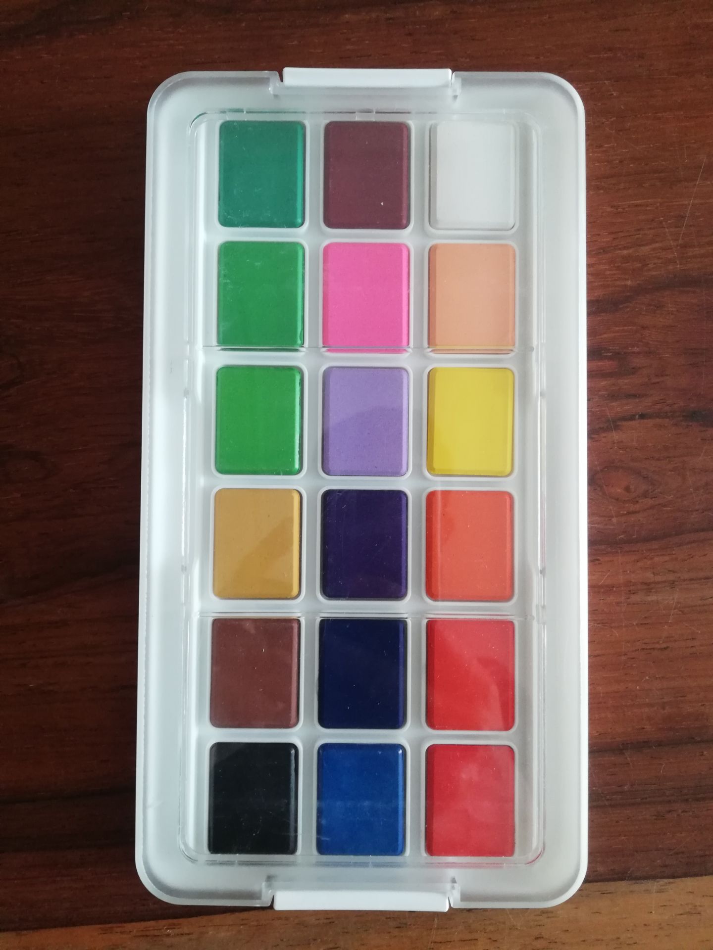 Bị rớt 1 viên màu trắng. còn lại đều tốt. Best inc hỗ trợ nhiệt tình. Cần giao nhanh qua ngày hôm sau là hàng về tới.