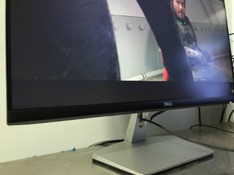 Màn hình thì khỏi chê rồi, mua của Dell thì biết sẵn chất lượng tốt, Tiki cũng gioa hàng nhanh, gói hàng kĩ nên ko có bất cứ hư hỏng gì. Tuy nhiên chưa biết làm sao bật cái loa trên con màn này, anh em nào biết thì rep mình với.