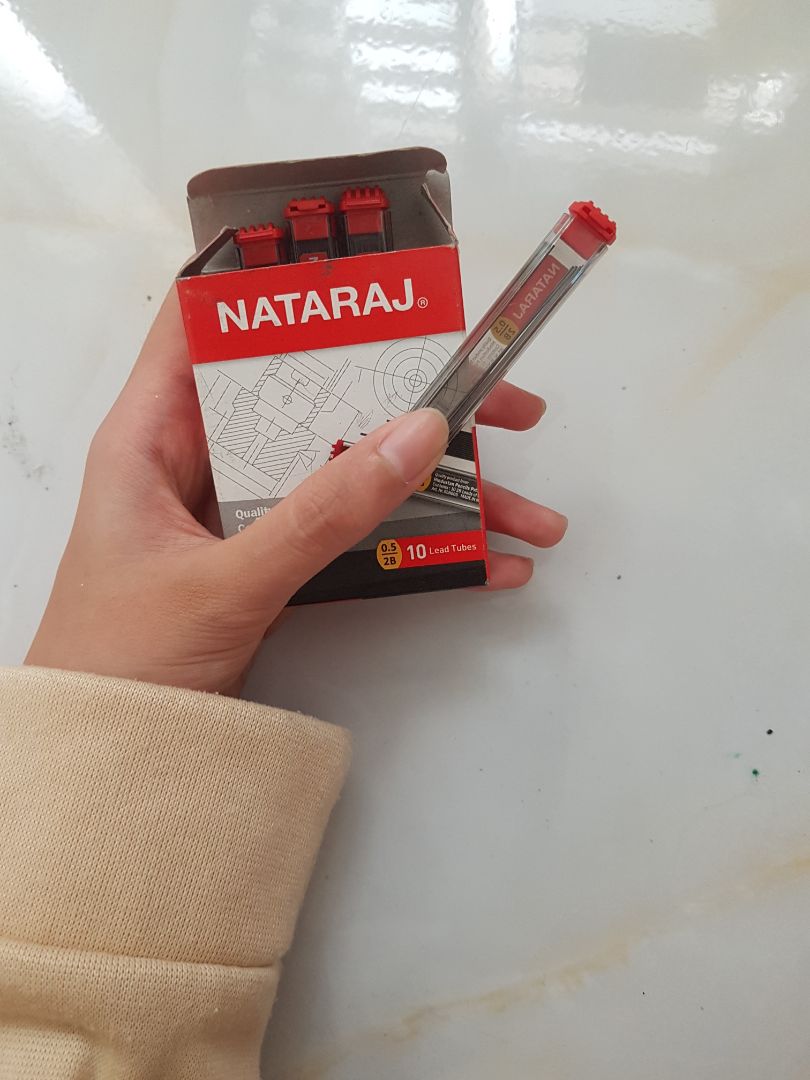 sản phẩm chất lượng. nhưng hộp hơi nhỏ, chỉ 10 cây chì trong 1 tuýp. Tuy nhiên chất lượng tốt, 5* sản phẩm chất lượng. nhưng hộp hơi nhỏ, chỉ 10 cây chì trong 1 tuýp. Tuy nhiên chất lượng tốt, 5*