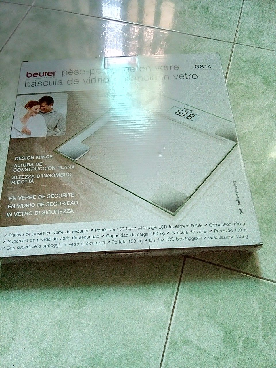 Cân nhìn đơn giản không cầu kỳ phù hợp vs không gian gia đình, mặt kính chịu lực tốt , sản phẩm theo dõi thể trạng sức khỏe tốt trong tầm giá chính sách bảo hành tốt 
Tiki giao hàng thì khỏi bàn rồi , dịch vụ giao hàng tốt đóng gói sản phẩm đẹp