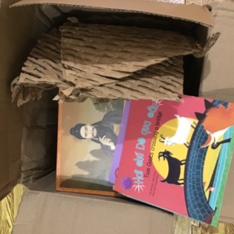 Sách bọc cẩn thận,giá tốt do mua đúng dịp mua 8sp giảm 58%. Giao hàng nhanh. Có vài chỗ móp nhẹ nhưng về cơ bản vẫn quá ổn,quá đẹp. Xin cảm ơn !