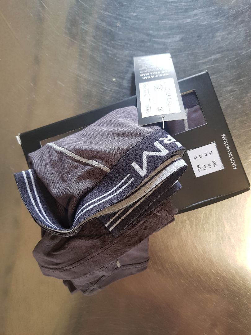 Sản phẩm đúng như mình đặt, đẹp, tốt, shop còn nhiệt tình tư vấn gửi ảnh hàng mẫu trước. Lần sau mình có nhu cầu sẽ đặt hàng tiếp.