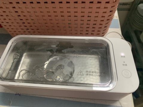 Xài rất êm nha. Rửa sạch vết bẩn trong khoé chi tiết của trang sức. Đánh bóng lấp lánh như mới luôn. Nói chung là chịu. Rất ưng cái bụng 😆 Xài rất êm nha. Rửa sạch vết bẩn trong khoé chi tiết của trang sức. Đánh bóng lấp lánh như mới luôn. Nói chung là chịu. Rất ưng cái bụng 😆
