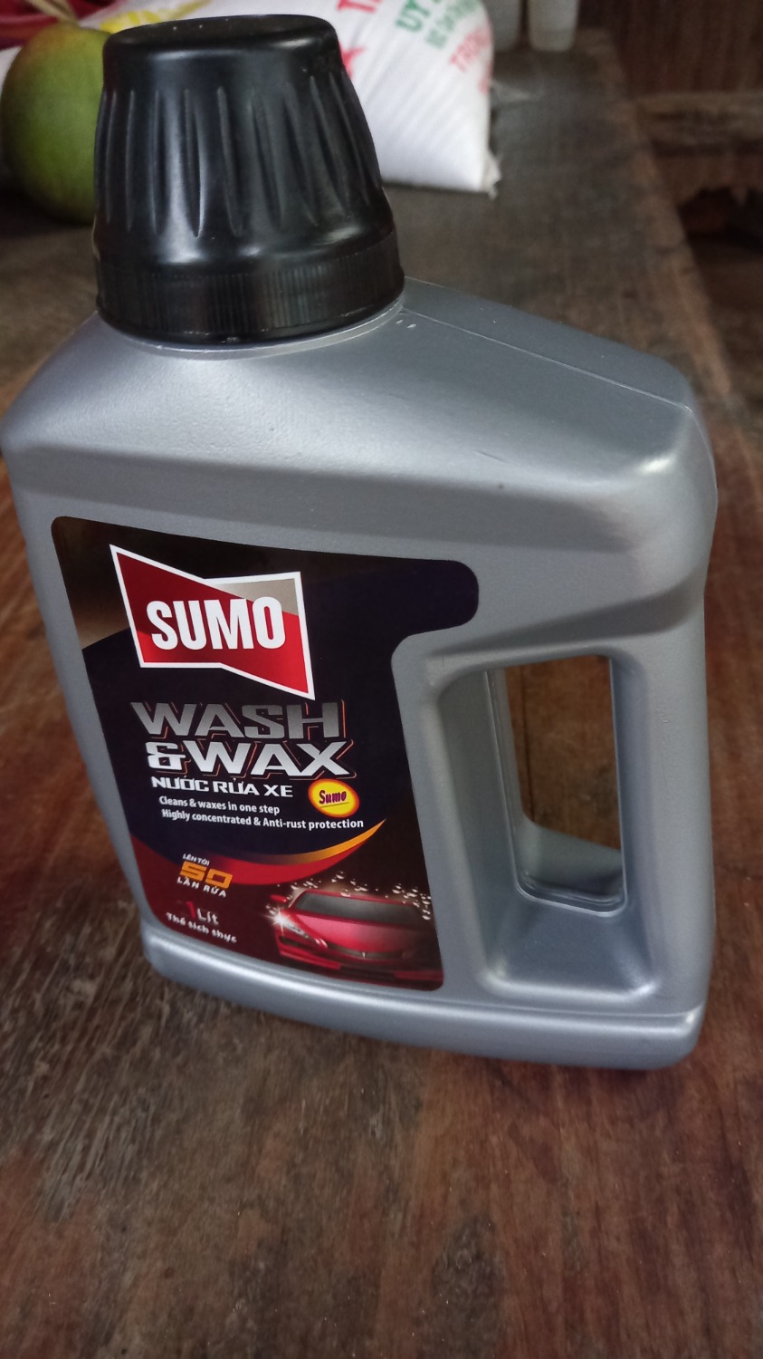 chưa hài lòng vì đặt 2 bình màu đen nhưng giao 2 bình màu bạc. Vì có sự khác biệt giữa màu đen và màu bạc về chất lượng, mùi. Bình màu đen có chất lượng tốt hơn.