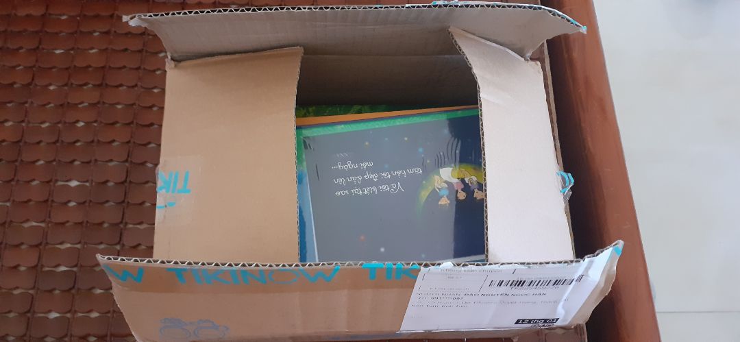 Sách của bác Ánh thì khỏi phải bàn, chất lượng rất ok. Vấn đề lớn nhất là khâu đóng gói và vận chuyển của Tiki. Có vài cuốn sách không được bọc trong giấy chống sốc, nhìn xót kinh khủng. Mong Tiki sớm cải thiện điều này, vì mình thấy nhiều bạn cũng đã góp ý rồi.