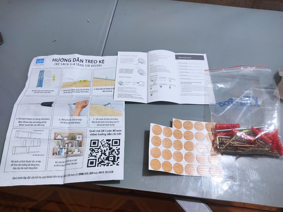 Mình nhận được sản phẩm rồi, miếng gỗ dày và chắc chắn.

Đi kèm là bản hướng dẫn, chụp ảnh to rõ để người dùng hạn chế mắc lỗi.