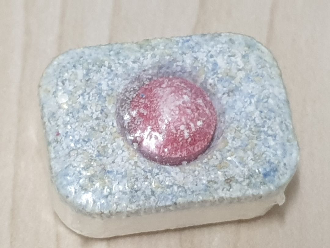 giao hàng hết hạn. xé bọc ra thấy bị lên mốc ở trong luôn.