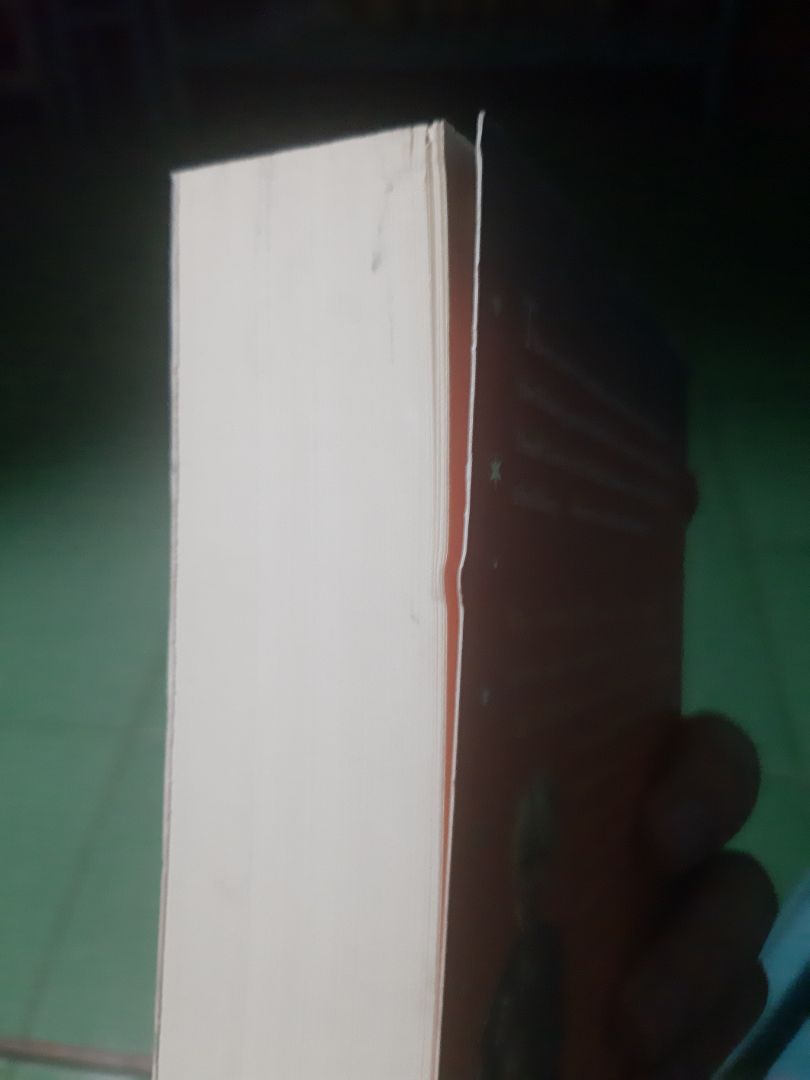Mình khá là thất vọng, mong chờ lắm nhưng rồi lại nhận được quyển sách như thế này! 
Không được bao bọc, sách bẩn, cả bìa và trang sách đều bị ảnh hưởng...