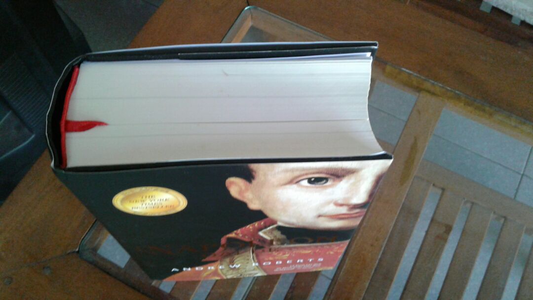 tiki giao hàng nhanh, nói chung sách hơi mắc tiền nên khâu bảo quản khá tốt. sách không bị gấp nếp mà rất đẹp, mình cực kì hài lòng. có điều sách hơi dày nên khó mang theo khi ra ngoài. còn nội dung thì khá ổn, mình mới đọc có phần đầu mà thấy văn phong ok lắm.