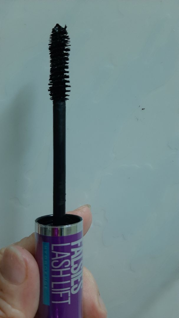 Tệ !!! Ko làm dày mi, ko làm dài mi như quảng cáo, chỉ bình thường như mascara khác, mà còn tệ hơn, đóng khô có hạt trên sợi lông mi, hiện tượng giống như mascara bị quá date vậy ! Vì chữ trên sp quá nhỏ, ko nhìn được ngày sản xuất nên ko dám kết luận. Mua vài món qua Tiki đều ko hài lòng về chất lượng sp ! Có lẽ Bye bye TiKi luôn quá !!!