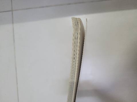 Sách ko có màn bọc kính bên ngoài để bảo vệ như những cuốn sách khác. Sách giao tới có tình trạng cũ và dơ còn lại những cuốn sách kia thì đẹp mới, giao sách nhanh