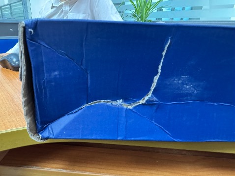 Hàng giao đúng hẹn, màu sắc đẹp, đóng gói chưa chắc chắn.