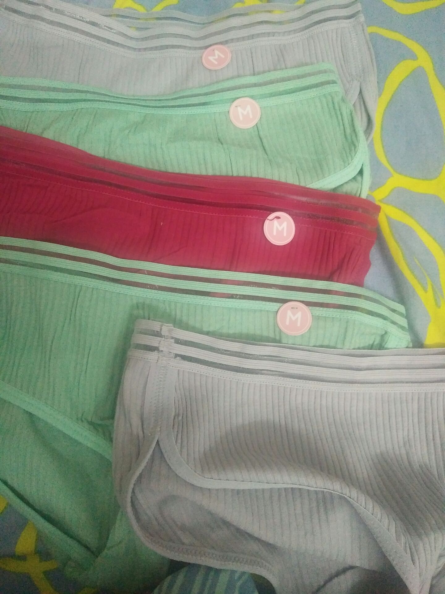 mình nhận được hàng rồi, nhưng sai mẫu mình đặt. mình đặt mẫu nơ ạ, nhưng giao sai... mình có thể đổi không ạ? nhờ hỗ trợ đổi lại giúp ạ!