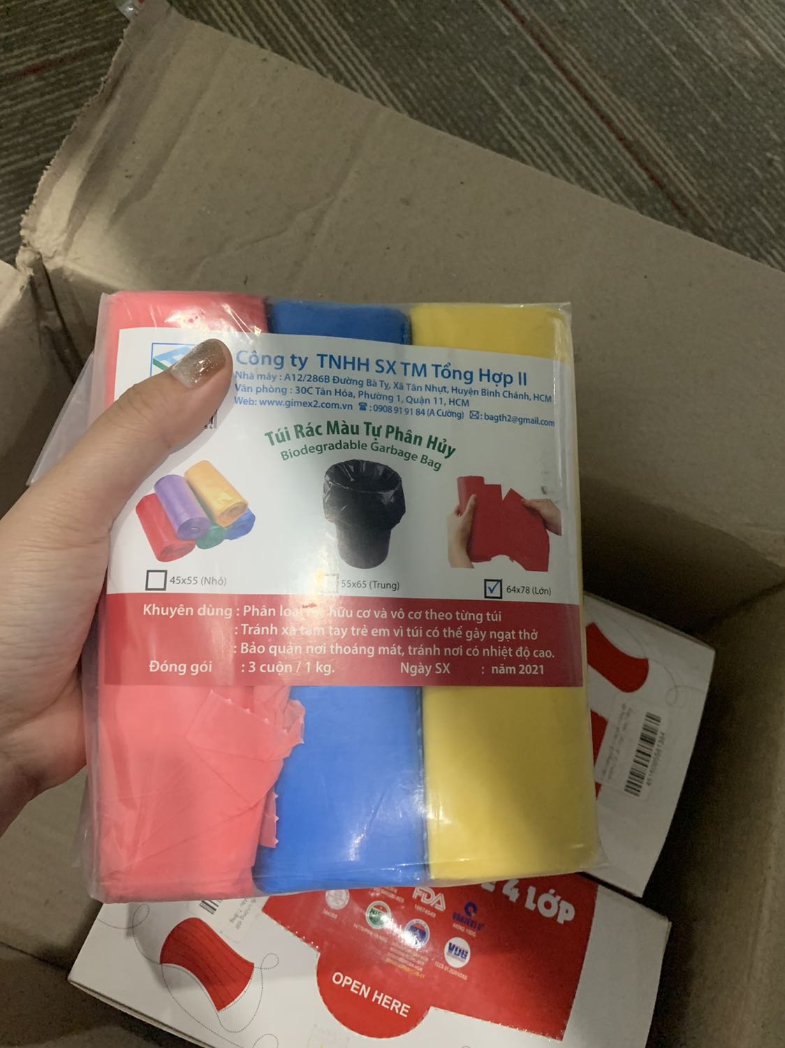 Mình hay xài bên shop. Giá tạm ok, túi cũng chắc chắn