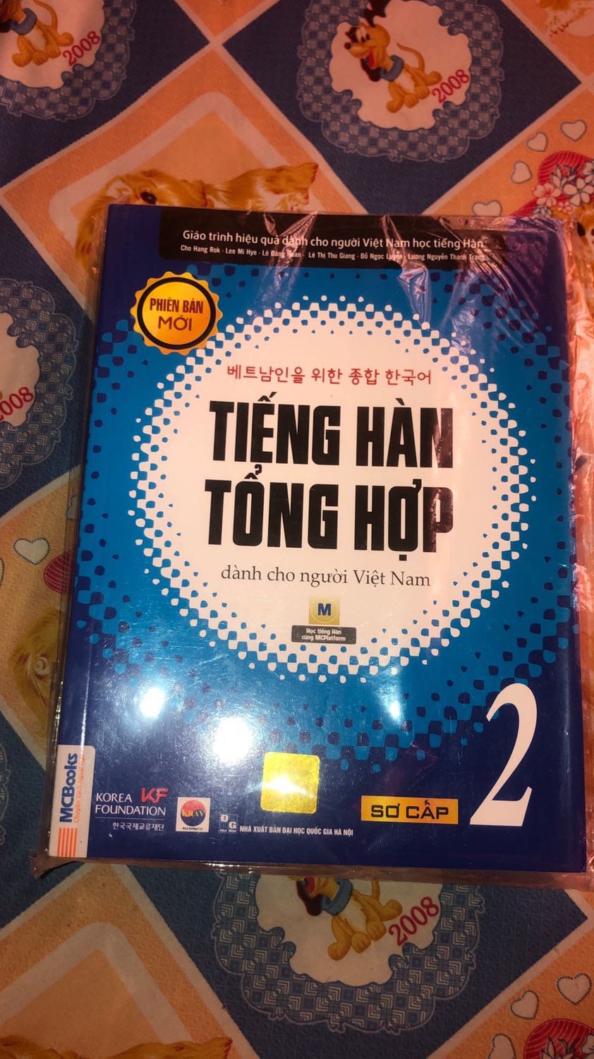 Quá là ưng cái bụng. Sách học dày hơn mình nghĩ. Chất lượng sách là quá xuất sắc. Mua ở MCBooks có được cái bài học trên app nữa, luyênn nghe luyện nói. Quá là ưng cái bụng. Sách học dày hơn mình nghĩ. Chất lượng sách là quá xuất sắc. Mua ở MCBooks có được cái bài học trên app nữa, luyênn nghe luyện nói.