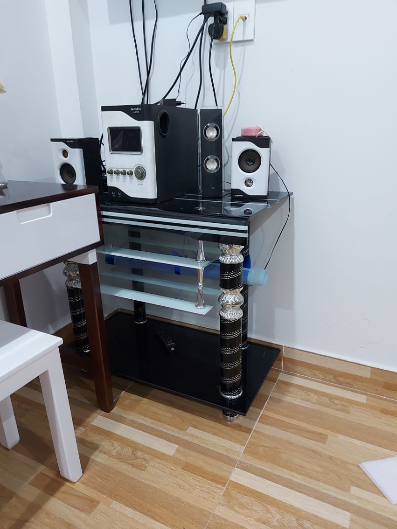 kệ đẹp. giao nhanh. shop chu đáo. lắp ráp khá đơn giản. rộng dc 20cm thì hay nè kệ đẹp. giao nhanh. shop chu đáo. lắp ráp khá đơn giản. rộng dc 20cm thì hay nè