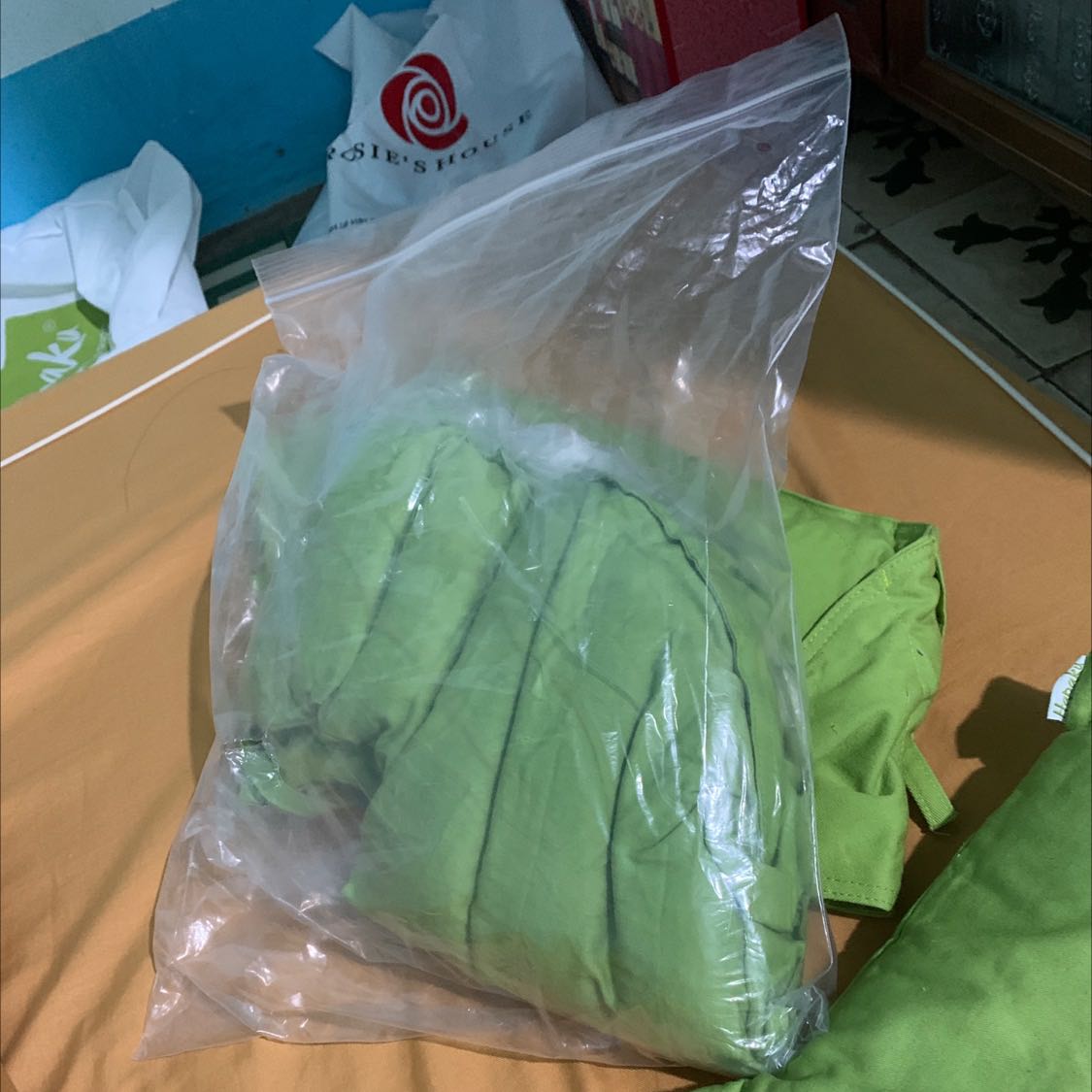 Sản phẩm rất tốt cho sức khoẻ. Cơ mà nhanh nguội quá. Chưa kịp phê đã nguội. Nếu nsx chuẩn bị thêm 1 túi nilong zip để bảo quản nữa thì tuyệt hơn (trong hình là mình tự chuẩn bị)